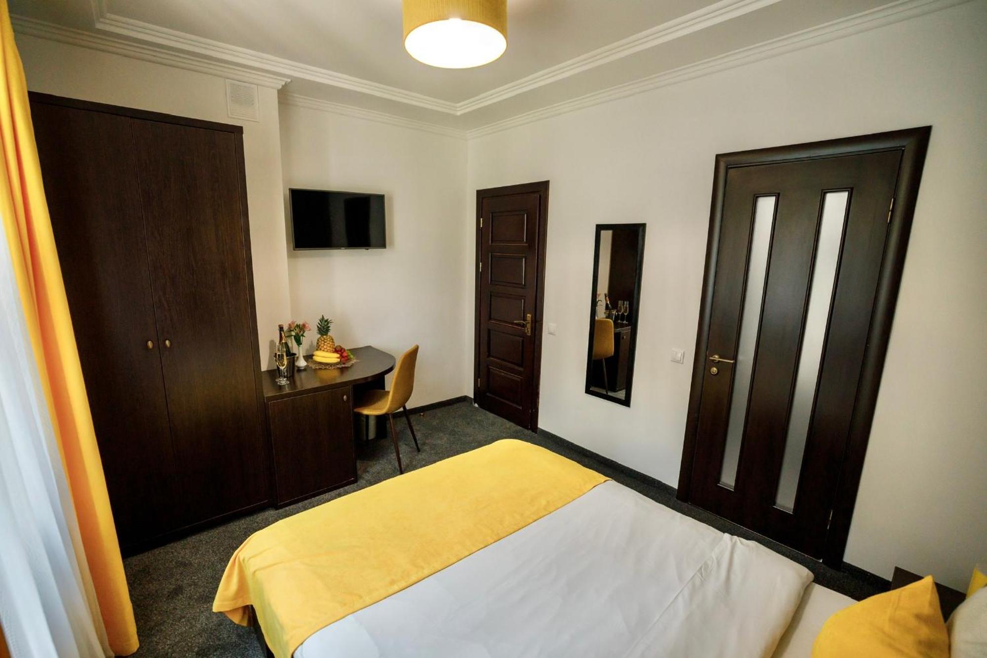 Hotel Sunny Lviv